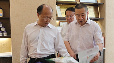 內(nèi)蒙古自治區(qū)政協(xié)黨組書(shū)記、主席李秀領(lǐng)考察、調(diào)研我公司